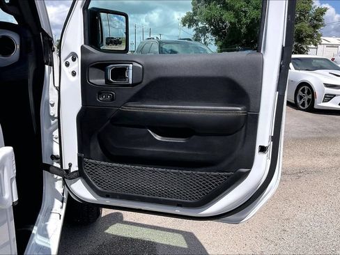 Used 2025 Jeep Wrangler Unlimited Sahara AWD/4WD image 28