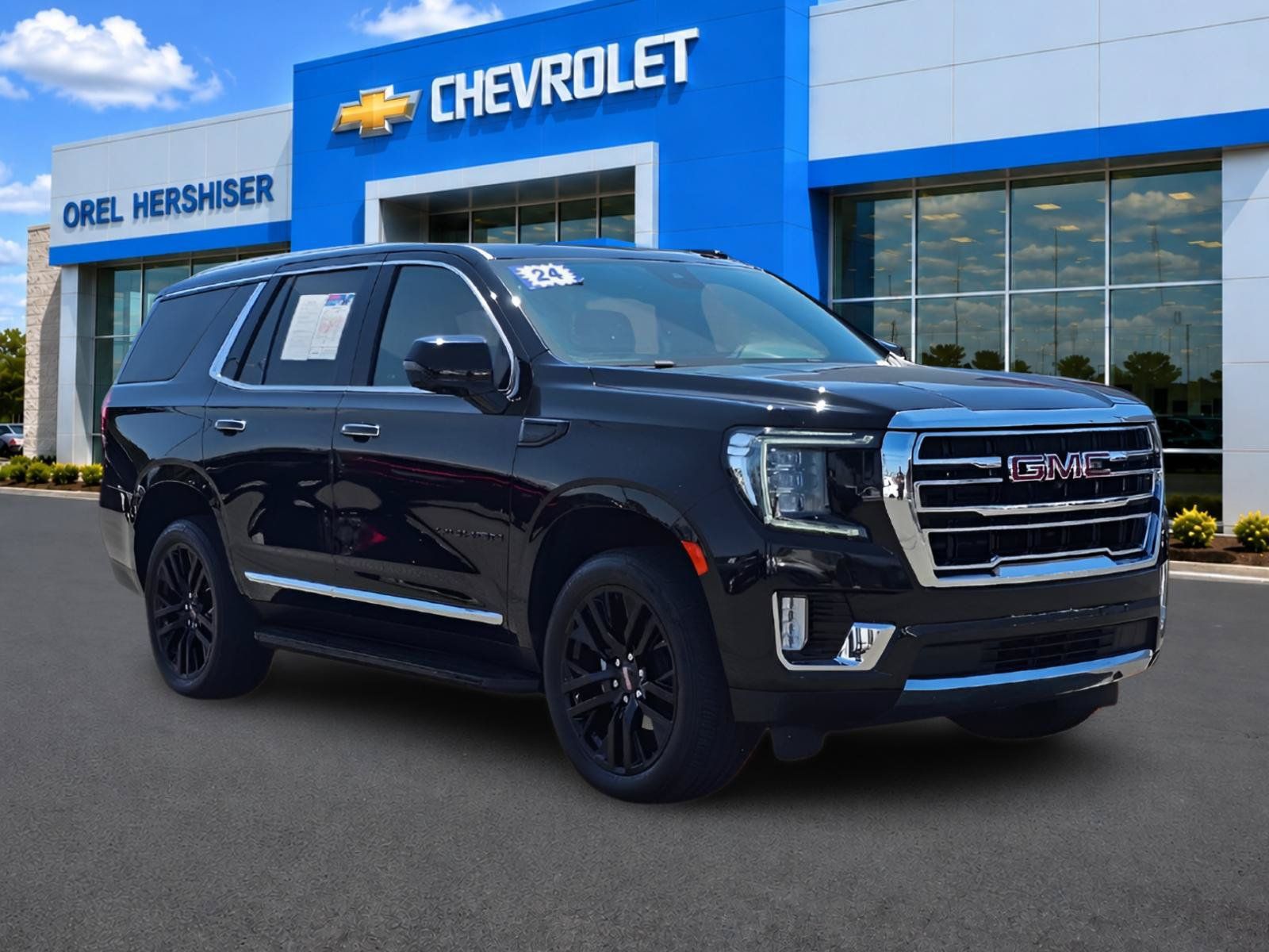Used 2024 GMC Yukon SLT w/ SLT Premium Package AWD/4WD image 1