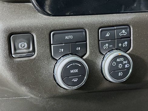 Used 2025 GMC Sierra 1500 SLT AWD/4WD image 10
