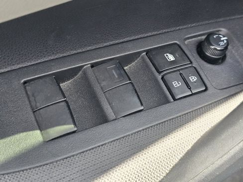 Used 2020 Toyota Corolla LE image 14