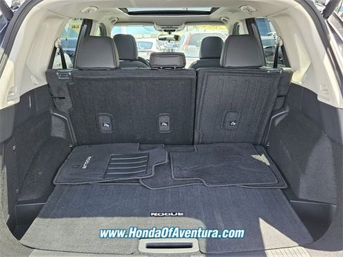 Used 2024 Nissan Rogue SV w/ SV Premium Package image 11