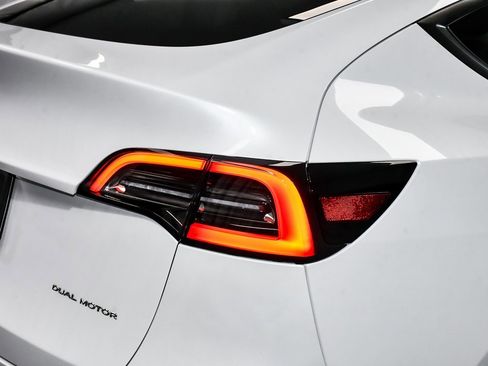 Used 2022 Tesla Model Y Long Range image 79