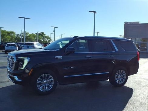 Used 2025 GMC Yukon Denali w/ Advanced Technology Package AWD/4WD image 11