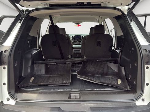 Used 2020 Chevrolet Traverse LT FWD image 18