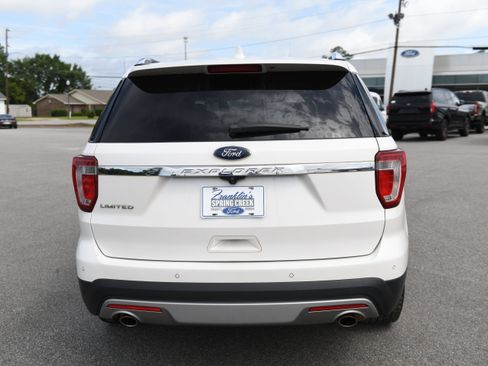 Used 2017 Ford Explorer Limited w/ Equipment Group 301A FWD image 6