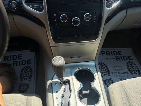 Used 2011 Jeep Grand Cherokee Laredo w/ Security & Convenience Group AWD/4WD image 28