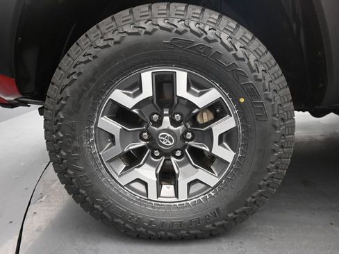 Used 2023 Toyota Tacoma TRD Off-Road w/ TRD Premium Off Road Package AWD/4WD image 14