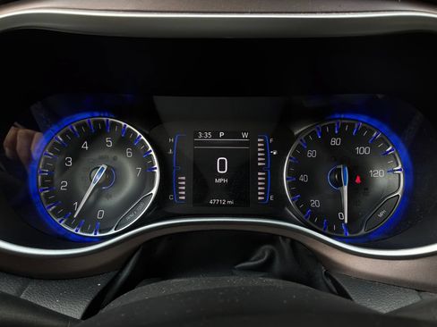 Used 2023 Chrysler Voyager LX FWD image 43