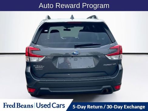 Used 2023 Subaru Forester Premium image 7