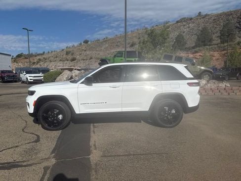 Used 2023 Jeep Grand Cherokee Limited w/ Luxury Tech Group II AWD/4WD image 2
