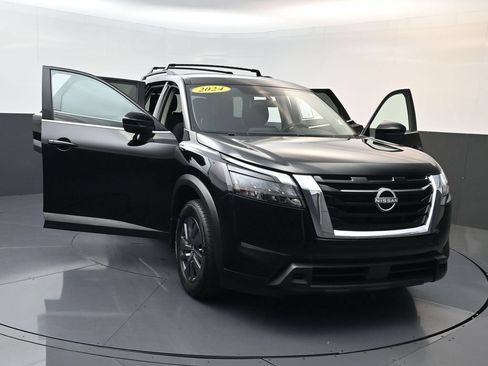 Used 2024 Nissan Pathfinder SV w/ Lighting Package (N92) FWD image 30