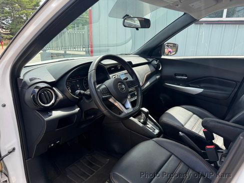 Used 2019 Nissan Kicks SR w/ SR Premium Package FWD image 10