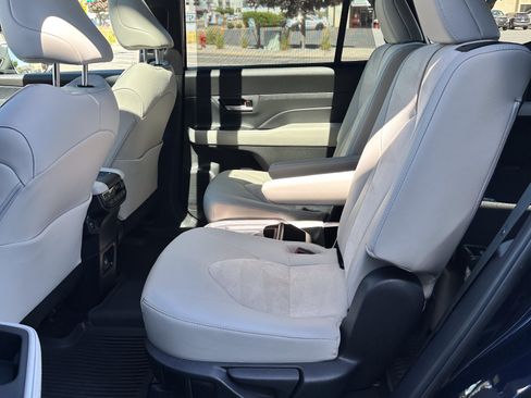 Used 2025 Toyota Grand Highlander AWD Hybrid image 20