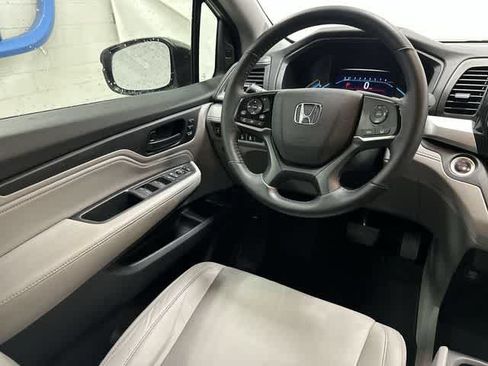 Used 2018 Honda Odyssey Touring image 12