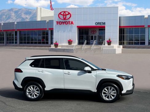 Used 2024 Toyota Corolla Cross LE AWD/4WD image 3