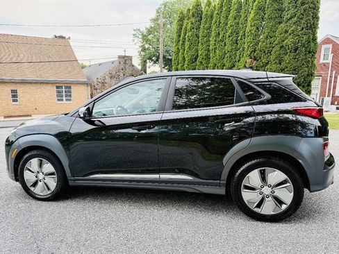 Used 2021 Hyundai Kona Limited w/ Cargo Package FWD image 7