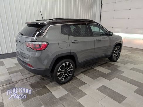 Used 2024 Jeep Compass Limited w/ Sun and Sound Group AWD/4WD image 4
