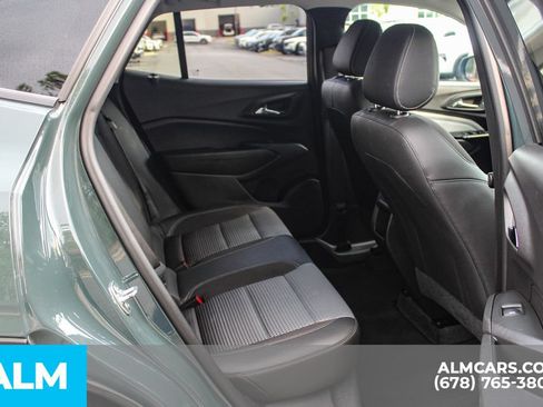 Used 2025 Chevrolet Trax LT FWD image 18