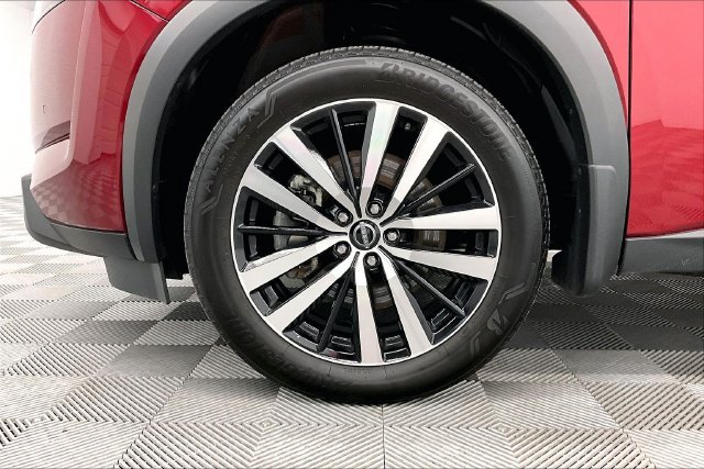 Used 2025 Nissan Pathfinder Platinum AWD/4WD image 10