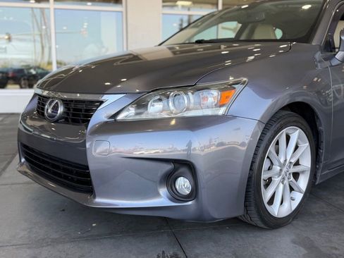 Used 2013 Lexus CT 200h w/ Premium Pkg w/Navigation FWD image 3