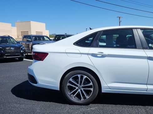 Used 2025 Volkswagen Jetta Sport FWD image 5
