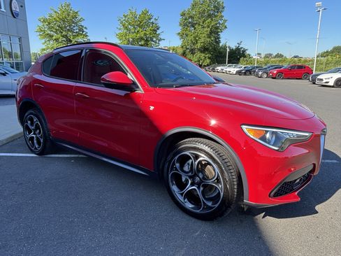 Used 2022 Alfa Romeo Stelvio Ti w/ Active Assist Plus Package AWD/4WD image 10
