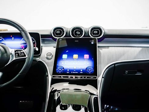 Used 2025 Mercedes-Benz GLC 300 image 13