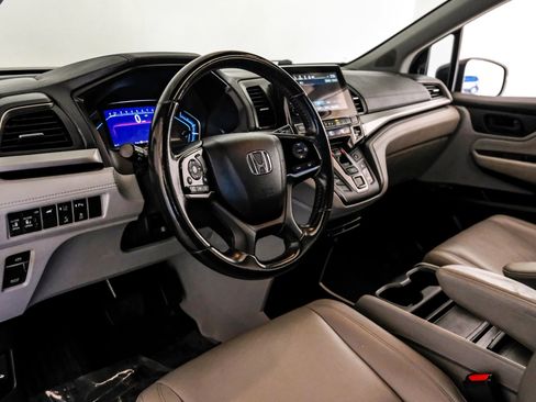 Used 2018 Honda Odyssey Touring image 2