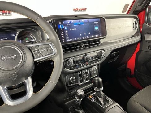 Used 2024 Jeep Wrangler Unlimited Sahara image 17