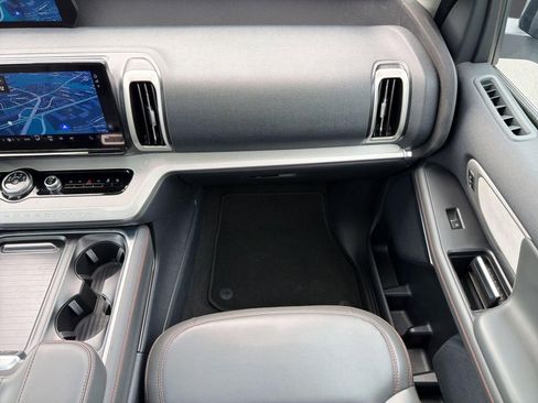 Certified 2025 Ford Expedition Active AWD/4WD image 26