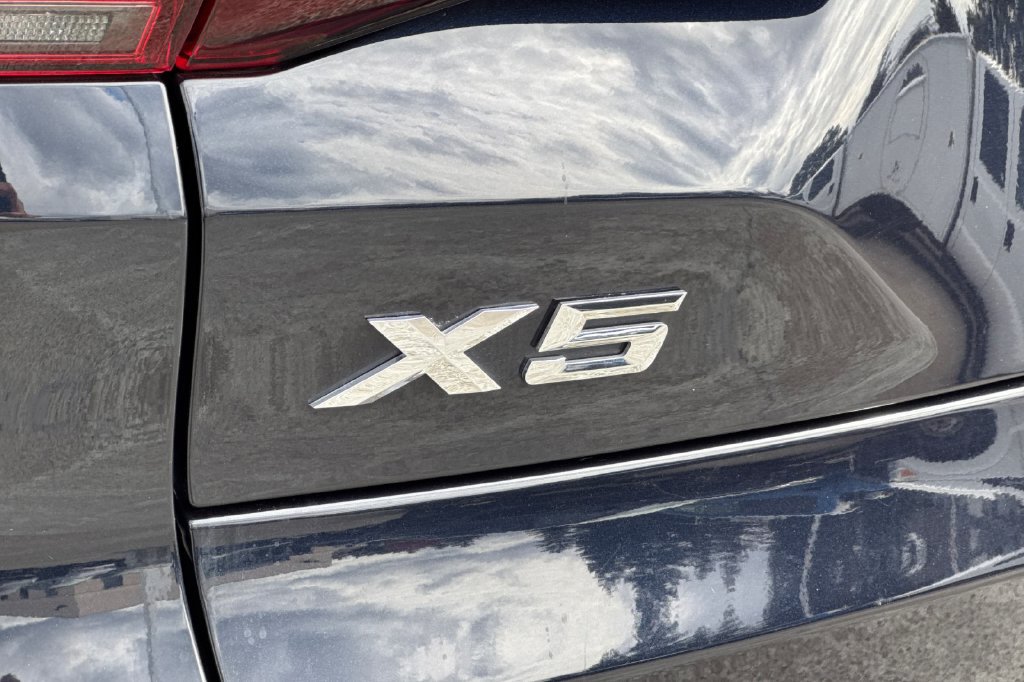 Used 2021 BMW X5 xDrive40i w/ M Sport Package AWD/4WD image 27