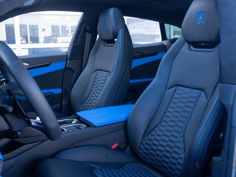 Used 2022 Lamborghini Urus image 19