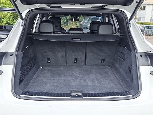 Used 2022 Porsche Cayenne Platinum Edition image 12