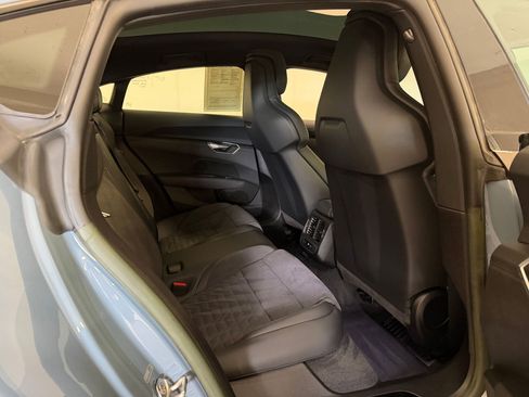 Used 2022 Audi e-tron GT Premium Plus image 31