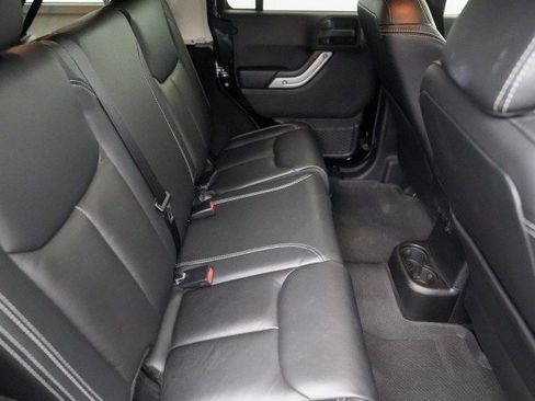 Used 2014 Jeep Wrangler Unlimited Rubicon w/ Connectivity Group image 29