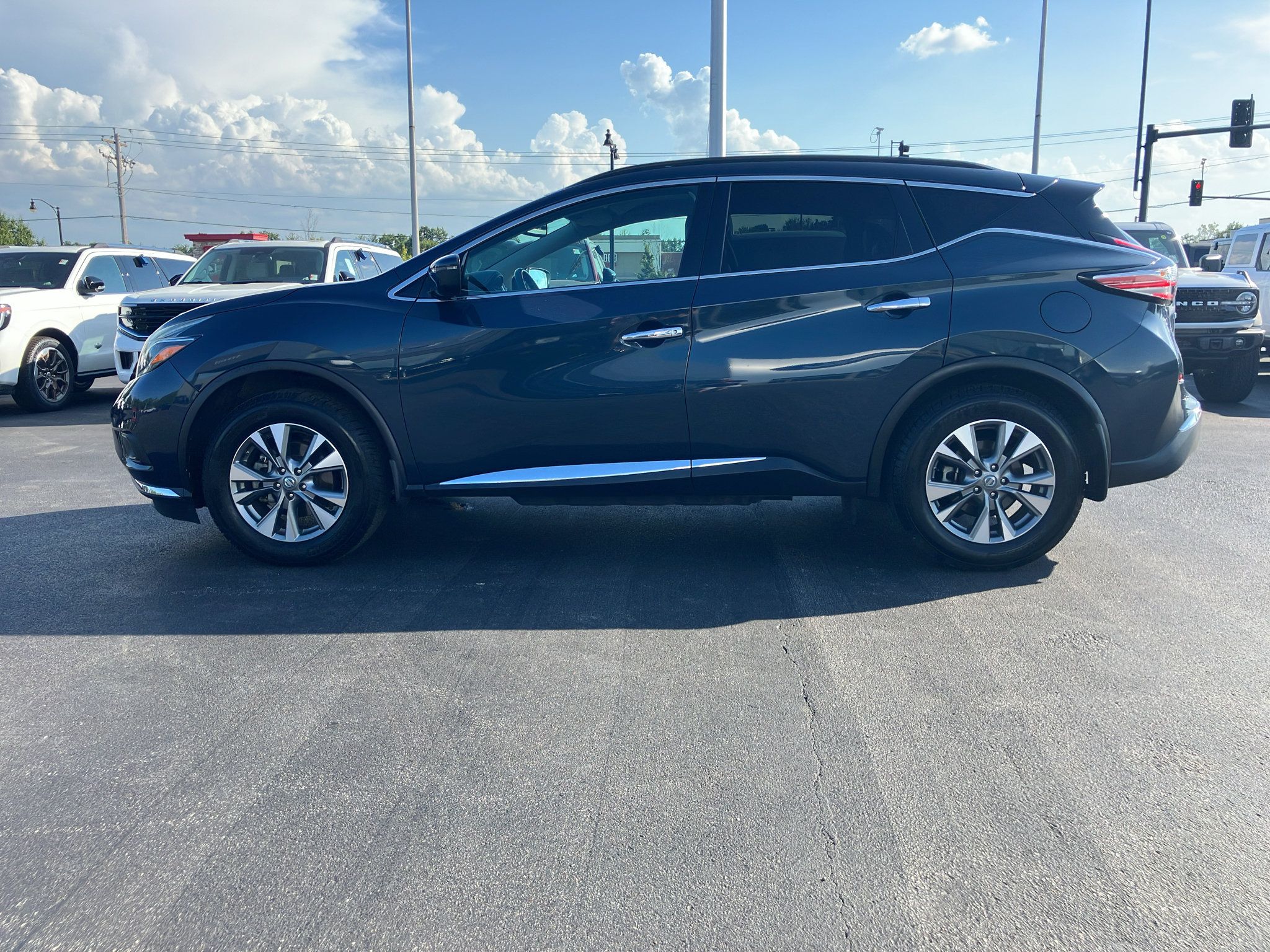 Used 2018 Nissan Murano SV FWD image 3