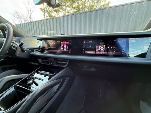 Used 2025 Porsche Cayenne GTS image 35