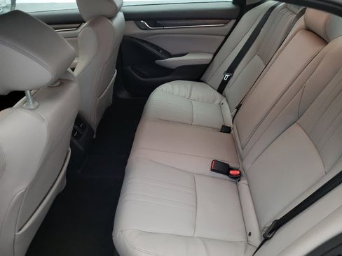 Used 2018 Honda Accord Touring image 18