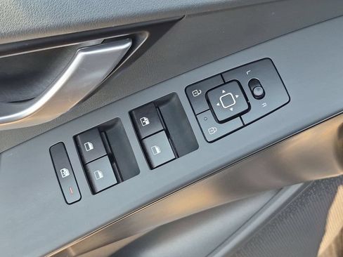 Used 2025 Kia Niro LX FWD image 13