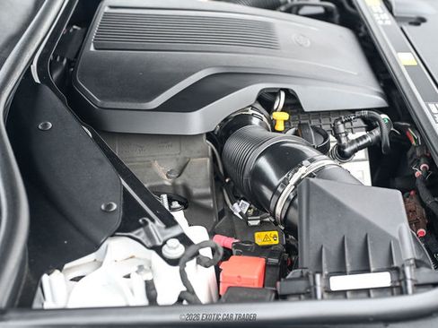 Used 2025 Land Rover Range Rover SE image 19