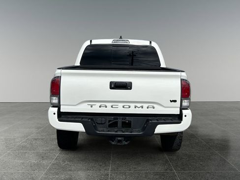 Used 2022 Toyota Tacoma TRD Off-Road w/ Technology Package AWD/4WD image 9