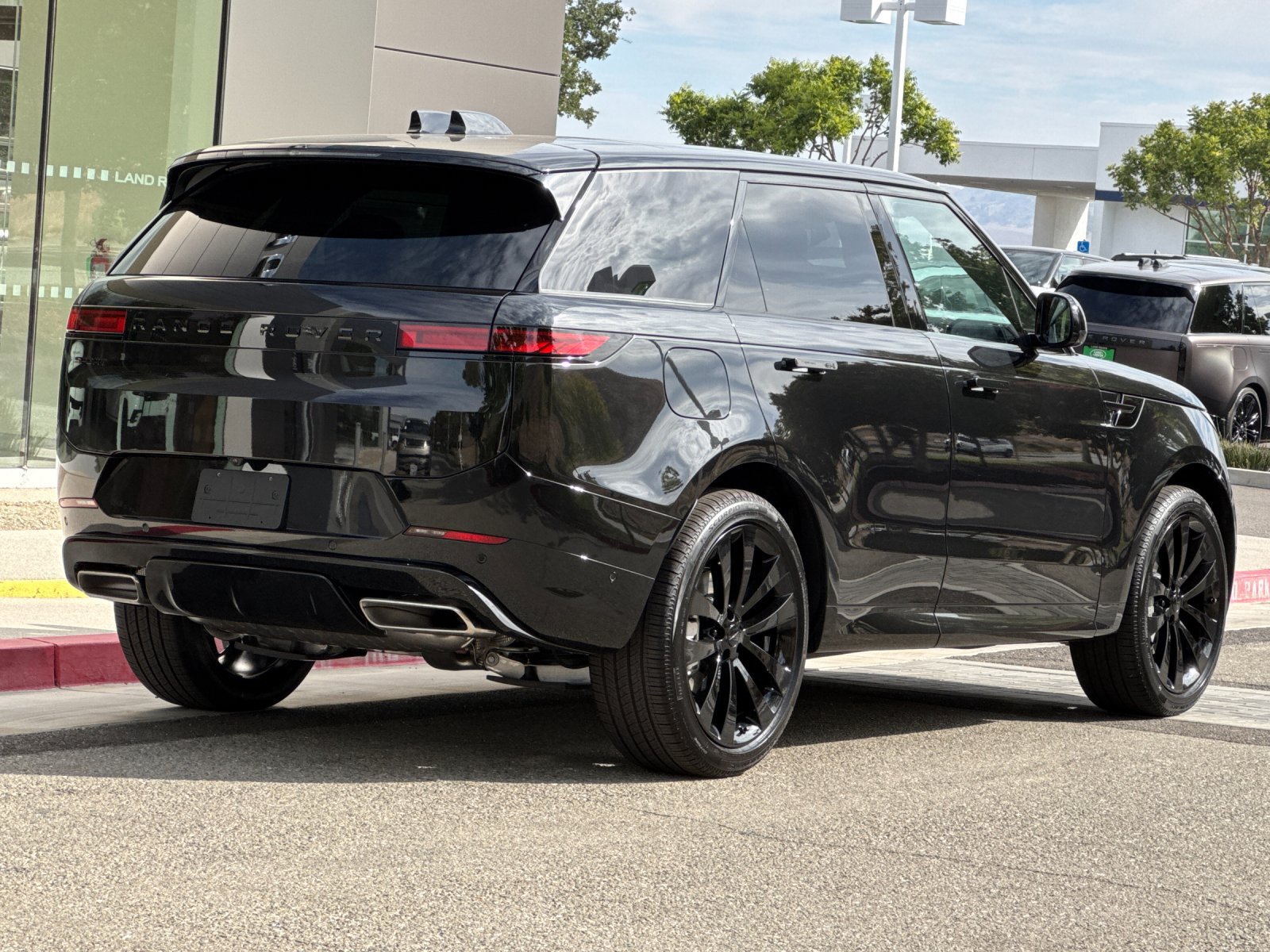 New 2026 Land Rover Range Rover Sport Dynamic SE AWD/4WD image 6
