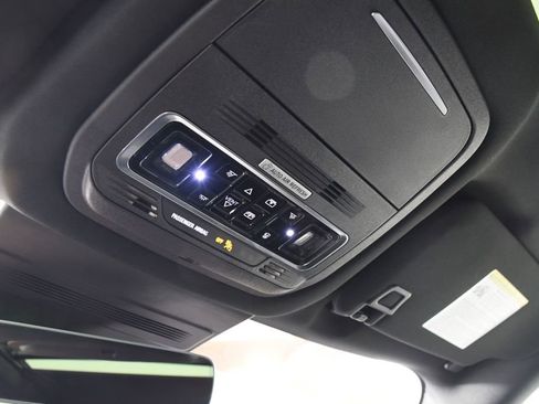 Used 2025 Lincoln Nautilus Reserve image 34