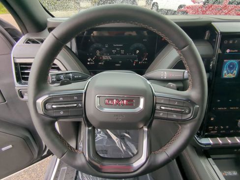 Used 2025 GMC Yukon AT4 w/ AT4 Premium Package AWD/4WD image 22