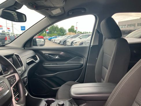Used 2024 GMC Terrain SLE FWD image 10