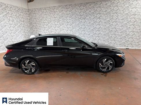 Used 2024 Hyundai Elantra SEL w/ Convenience Package FWD image 9