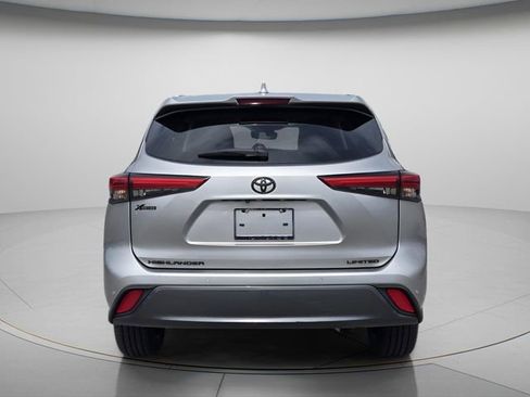 Used 2023 Toyota Highlander Limited FWD image 6