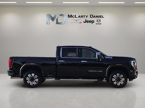 Used 2025 GMC Sierra 2500 Denali w/ Technology Package AWD/4WD image 6