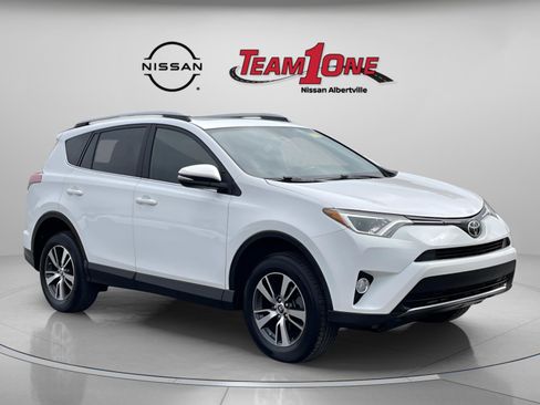 Used 2018 Toyota RAV4 XLE image 1