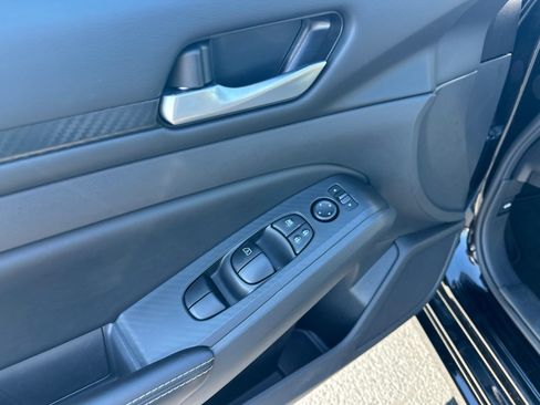 Used 2025 Nissan Altima 2.5 SV AWD/4WD image 17